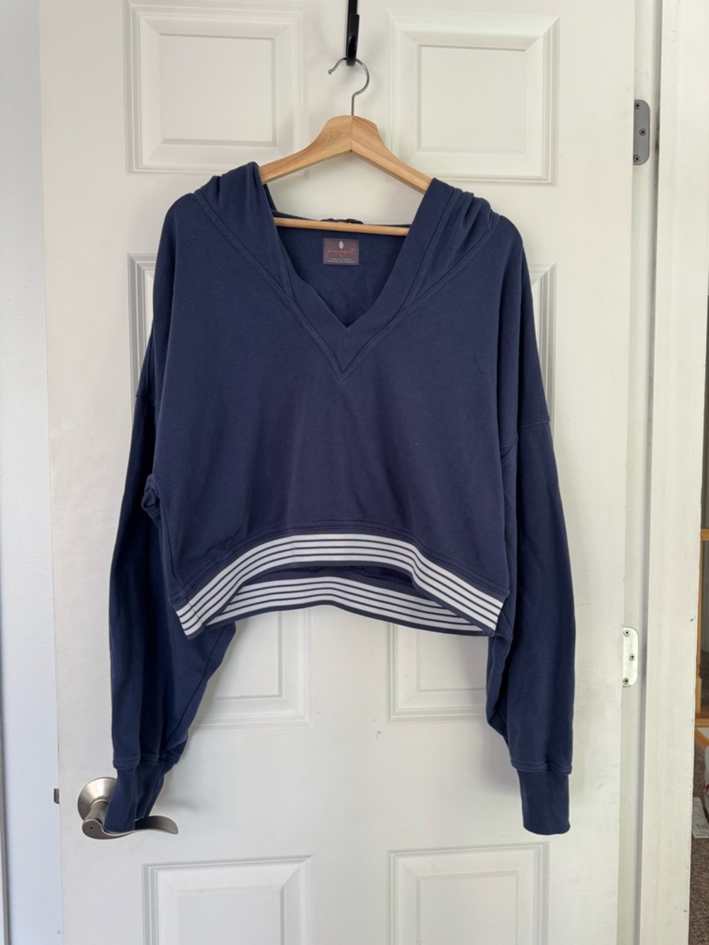 FP movement grand slam Cropped hoodie with Striped Hem